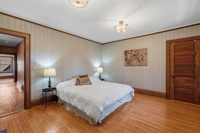 6789 N Elm Tree ROAD, Glendale, WI 53217