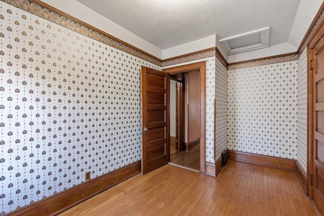 6789 N Elm Tree ROAD, Glendale, WI 53217