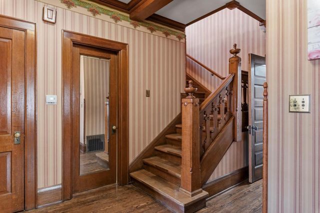 6789 N Elm Tree ROAD, Glendale, WI 53217