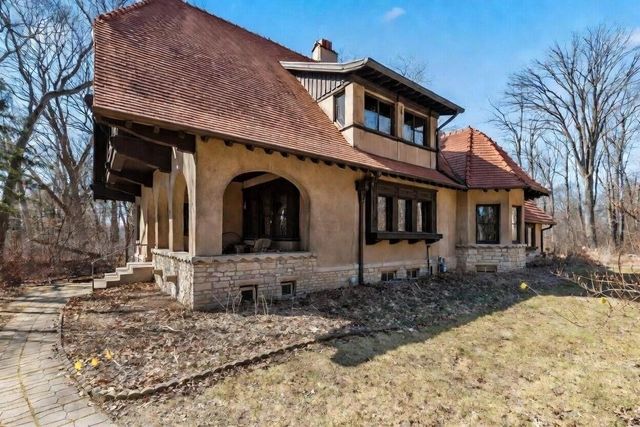 6789 N Elm Tree ROAD, Glendale, WI 53217