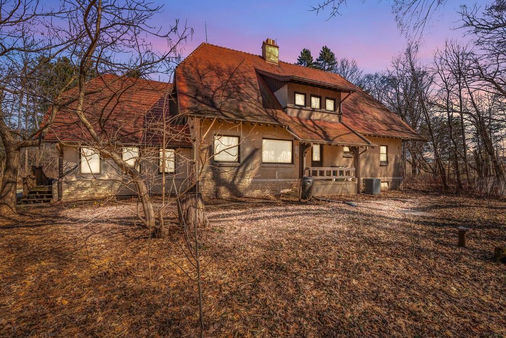 6789 N Elm Tree ROAD, Glendale, WI 53217