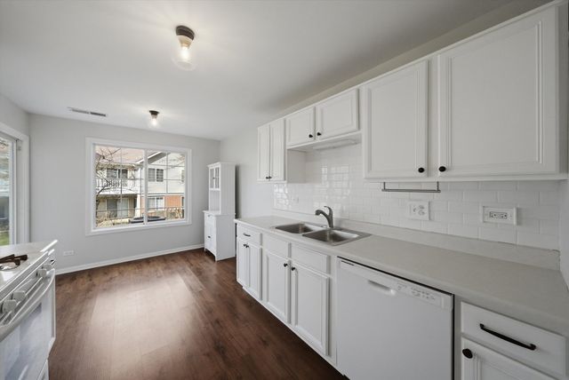 221 Norfolk Court 3, Roselle, IL 60172