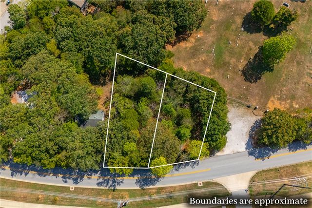 2799 Old Farmington Road, Fayetteville, AR 72704