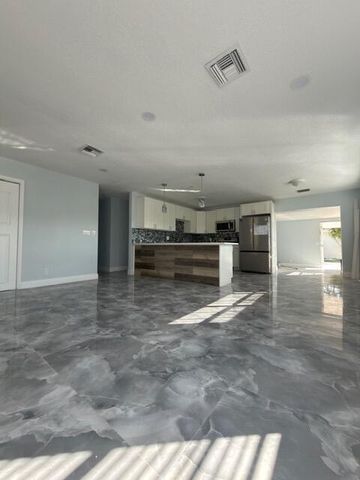 364 Garden Boulevard, Palm Beach Gardens, FL 33410