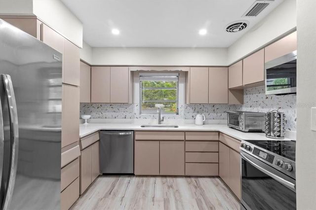 1802 E HAMILTON AVENUE, Tampa, FL 33610