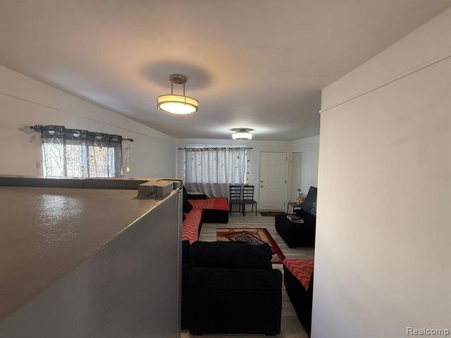 4932 Pelham Street, Dearborn Heights, MI 48125