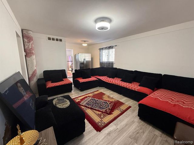 4932 Pelham Street, Dearborn Heights, MI 48125