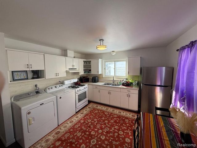 4932 Pelham Street, Dearborn Heights, MI 48125