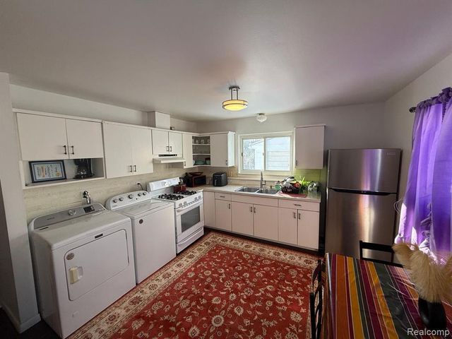 4932 Pelham Street, Dearborn Heights, MI 48125