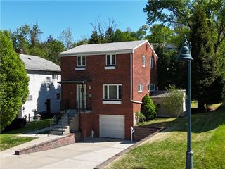 91 Poplar St, Green Tree, PA 15205