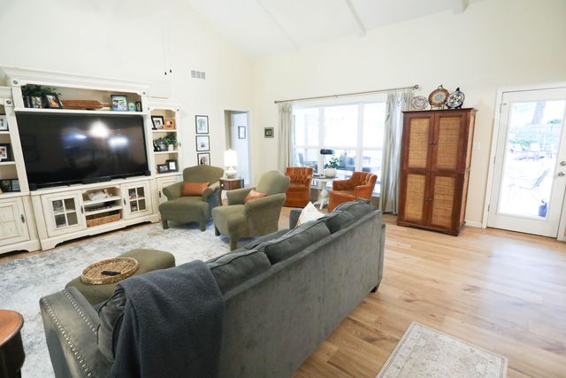 324 Pine Ln., Hattiesburg, MS 39402