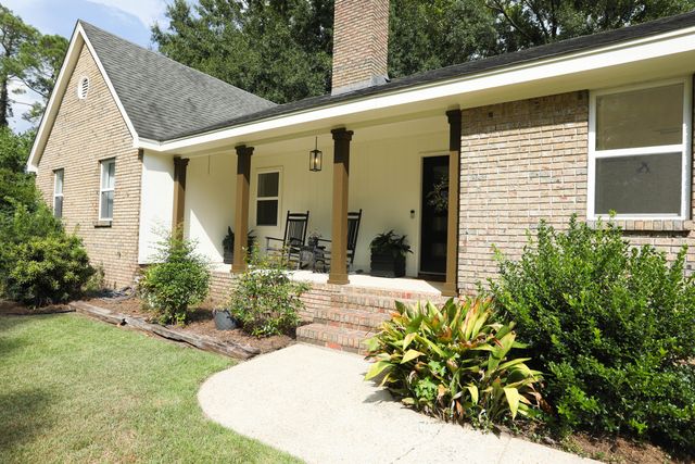 324 Pine Ln., Hattiesburg, MS 39402