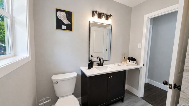 323 MAPLEWOOD LN, San Antonio, TX 78216