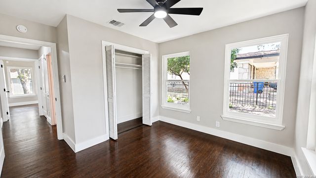 323 MAPLEWOOD LN, San Antonio, TX 78216