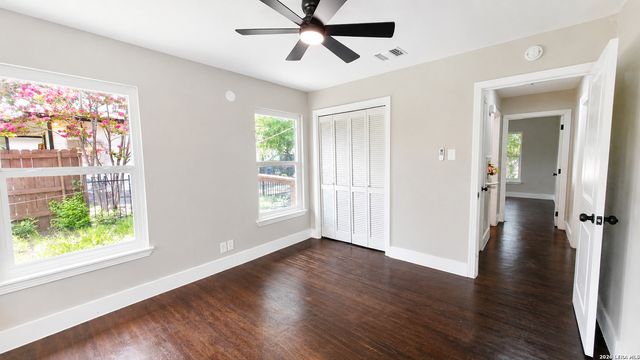 323 MAPLEWOOD LN, San Antonio, TX 78216