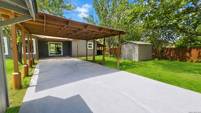 323 MAPLEWOOD LN, San Antonio, TX 78216