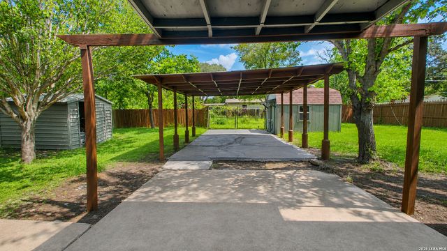 323 MAPLEWOOD LN, San Antonio, TX 78216