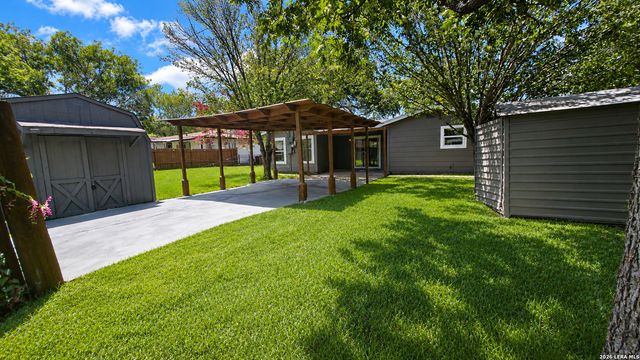 323 MAPLEWOOD LN, San Antonio, TX 78216