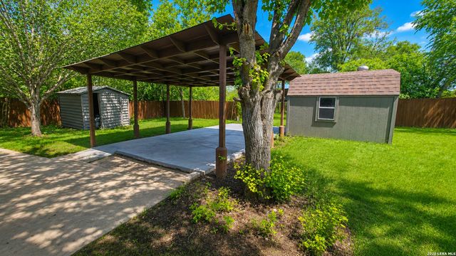 323 MAPLEWOOD LN, San Antonio, TX 78216