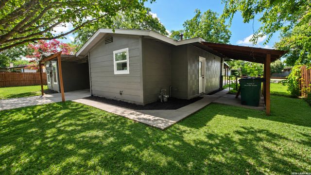 323 MAPLEWOOD LN, San Antonio, TX 78216