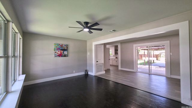 323 MAPLEWOOD LN, San Antonio, TX 78216