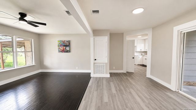 323 MAPLEWOOD LN, San Antonio, TX 78216