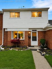 20301 15 Mile Rd, Clinton Charter Township, MI 48035