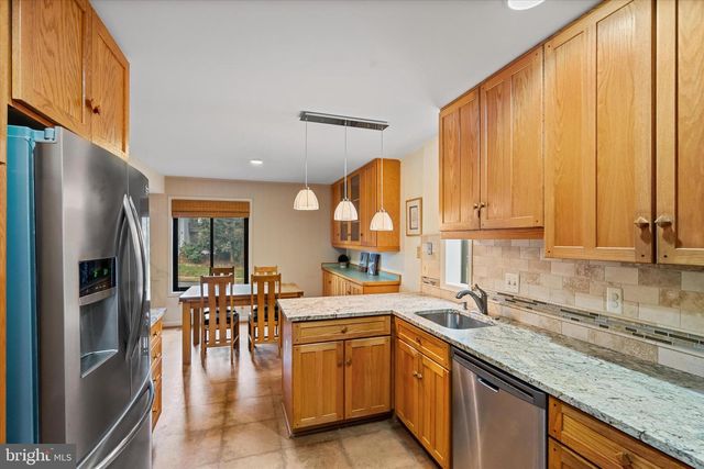 10518 ACACIA LN, Fairfax, VA 22032