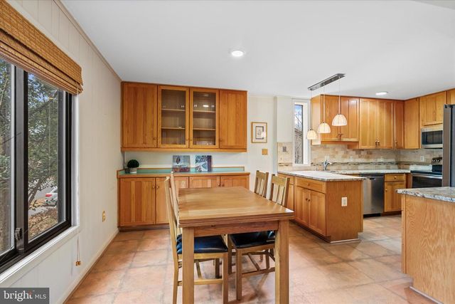 10518 ACACIA LN, Fairfax, VA 22032