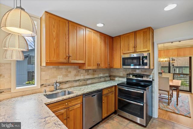 10518 ACACIA LN, Fairfax, VA 22032