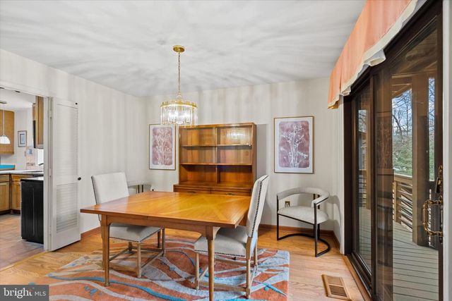 10518 ACACIA LN, Fairfax, VA 22032