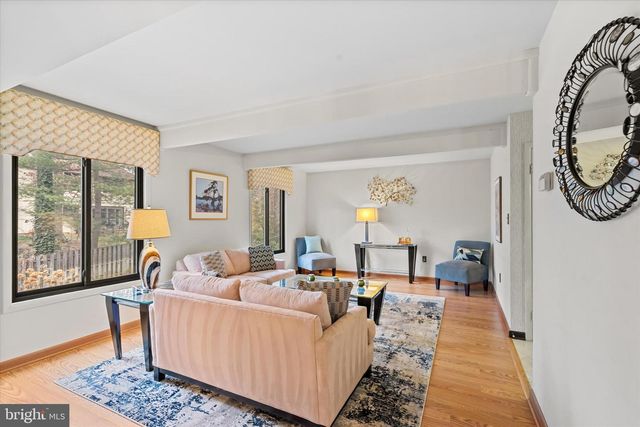 10518 ACACIA LN, Fairfax, VA 22032