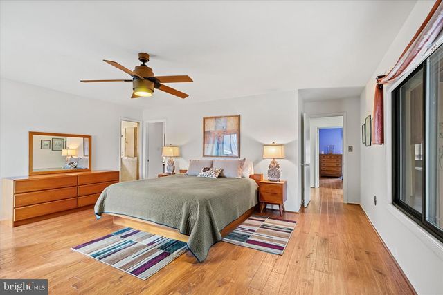 10518 ACACIA LN, Fairfax, VA 22032