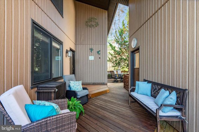 10518 ACACIA LN, Fairfax, VA 22032