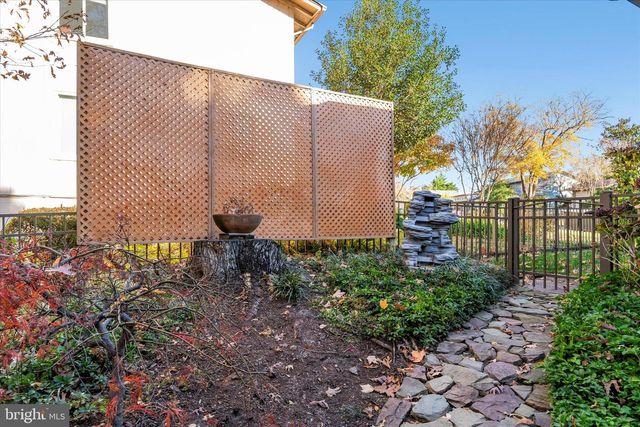 10518 ACACIA LN, Fairfax, VA 22032