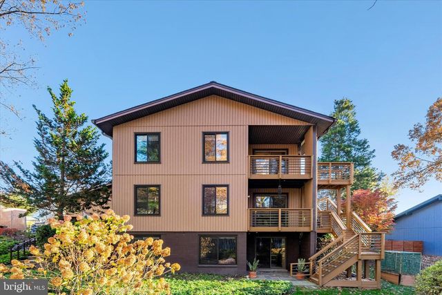 10518 ACACIA LN, Fairfax, VA 22032