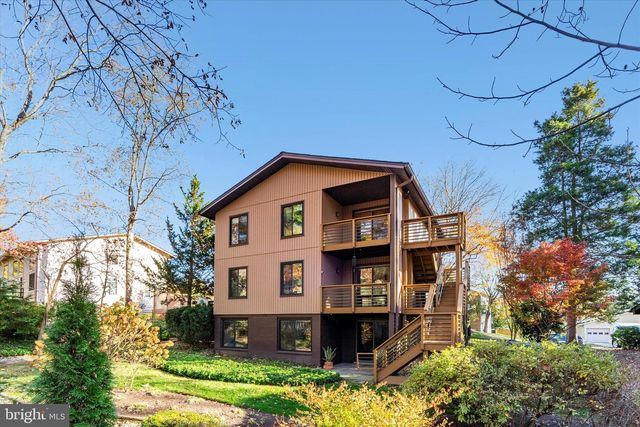 10518 ACACIA LN, Fairfax, VA 22032