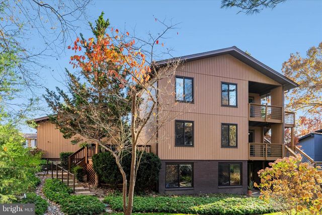 10518 ACACIA LN, Fairfax, VA 22032