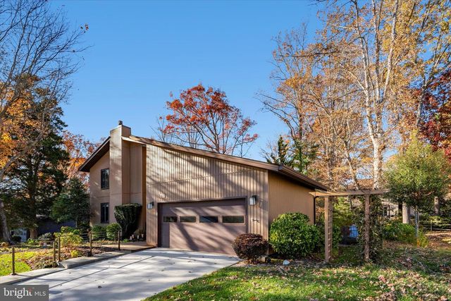 10518 ACACIA LN, Fairfax, VA 22032