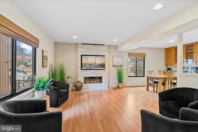 10518 ACACIA LN, Fairfax, VA 22032