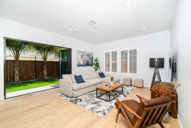 261 Chinquapin Avenue, Carlsbad, CA 92008