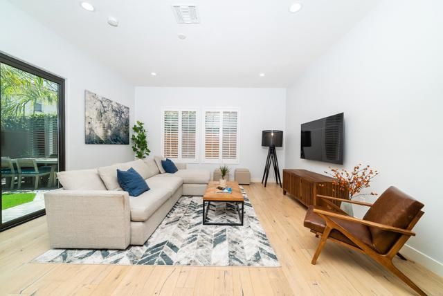 261 Chinquapin Avenue, Carlsbad, CA 92008