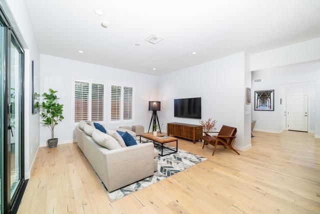 261 Chinquapin Avenue, Carlsbad, CA 92008