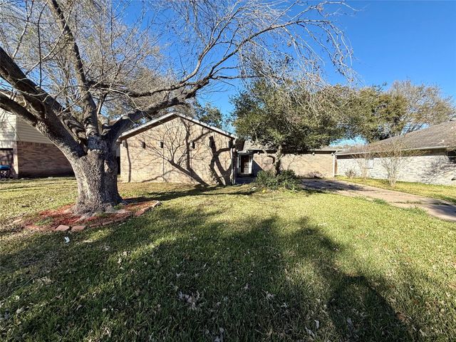 15806 Crystal Grove Drive, Houston, TX 77082