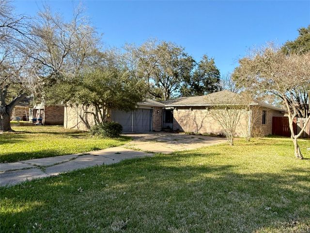 15806 Crystal Grove Drive, Houston, TX 77082