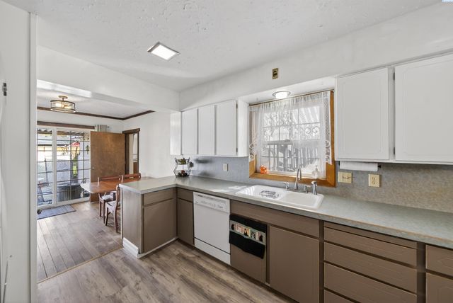 1011 Comstock St, Richland, WA 99352