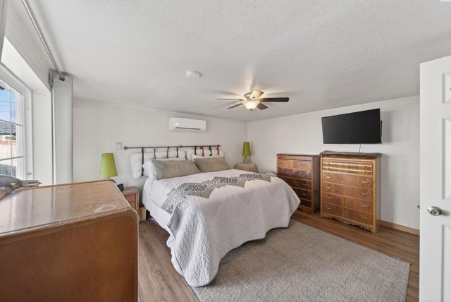 1011 Comstock St, Richland, WA 99352