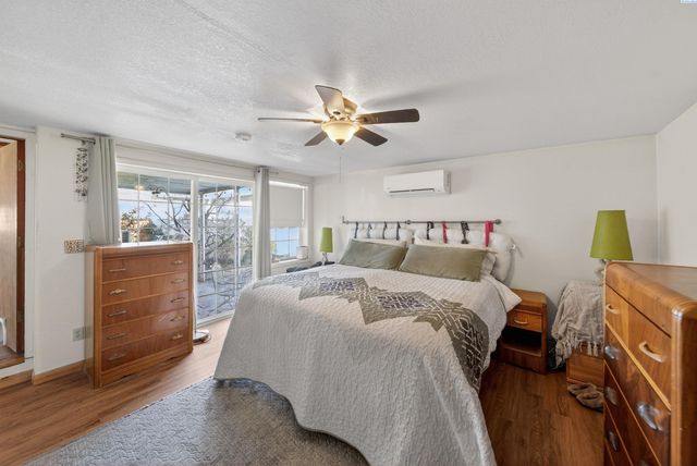 1011 Comstock St, Richland, WA 99352