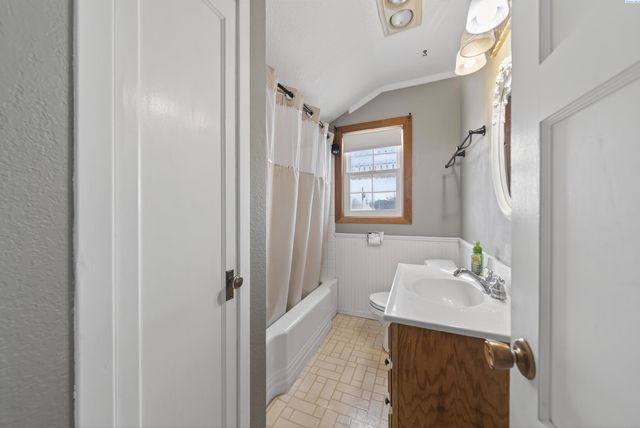 1011 Comstock St, Richland, WA 99352