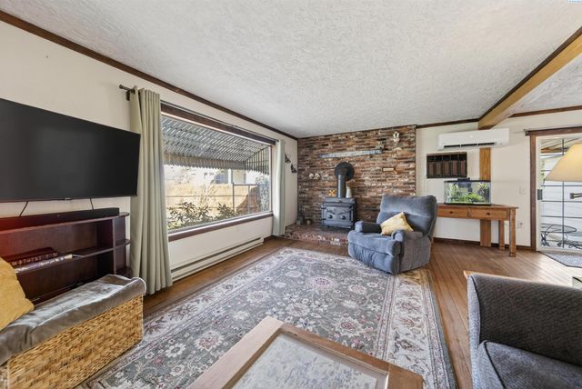 1011 Comstock St, Richland, WA 99352